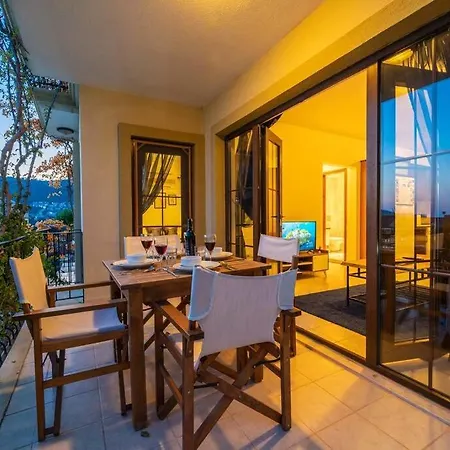 Apartment Azure With Sea View In