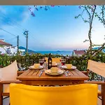 Azure With Sea View In דירה